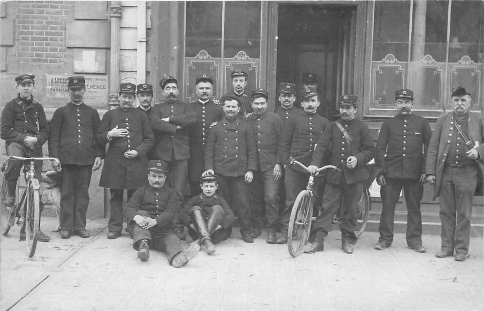 93 montreuil sous bois les facteurs de la poste rue de paris vers 1910 rare photo carte postale