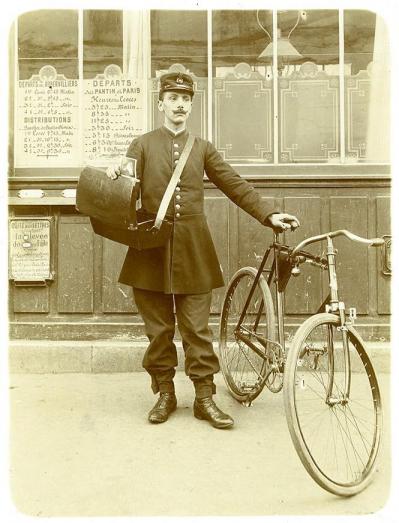 Facteur a bicyclette vers 1900b